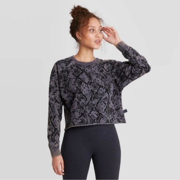 Joy Lab Women's Blue Snake Print Long Sleeve Crew Neck Cropped Sweatshirt Size L - Picture 12 of 12